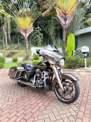 HARLEY-DAVIDSON STREET GLIDE SPECIAL 